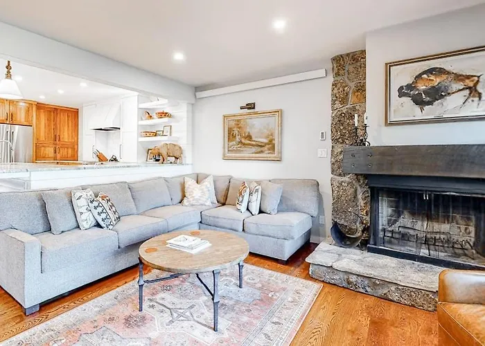 Glacier E Apartment